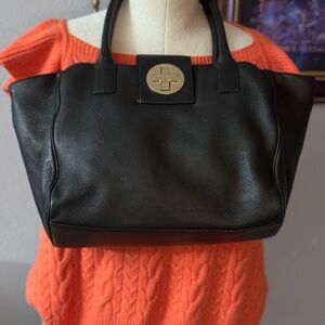 Coach vintage, large tote Elegant Black Leather Handbag.